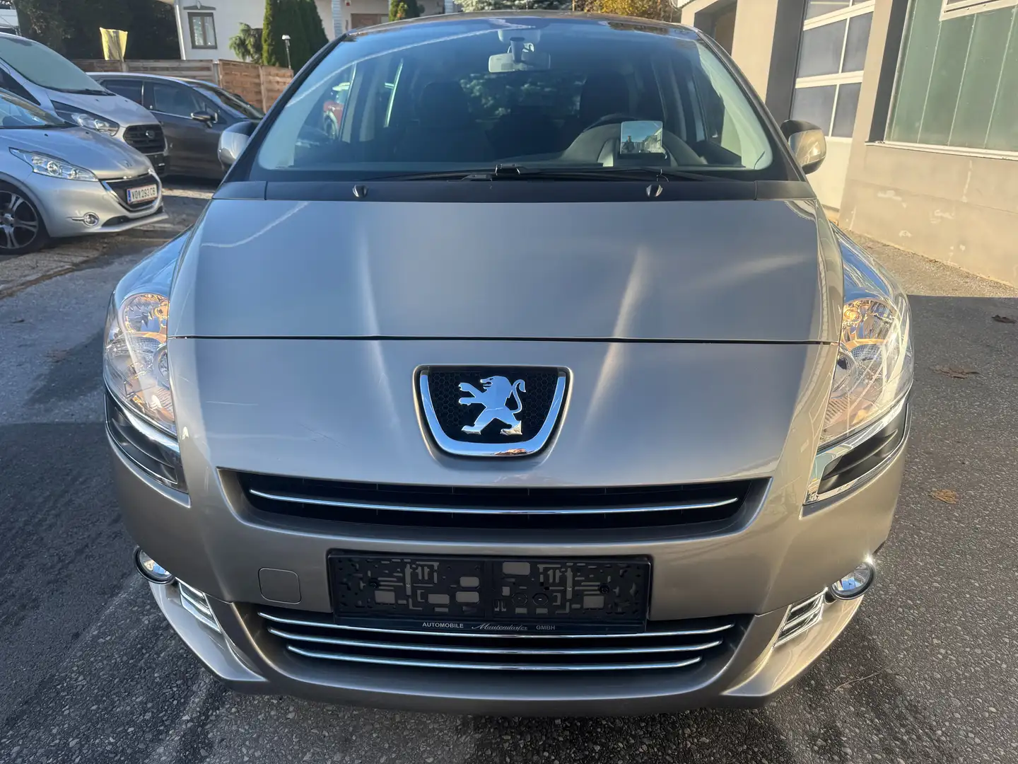 Peugeot 5008 Premium Grau - 1