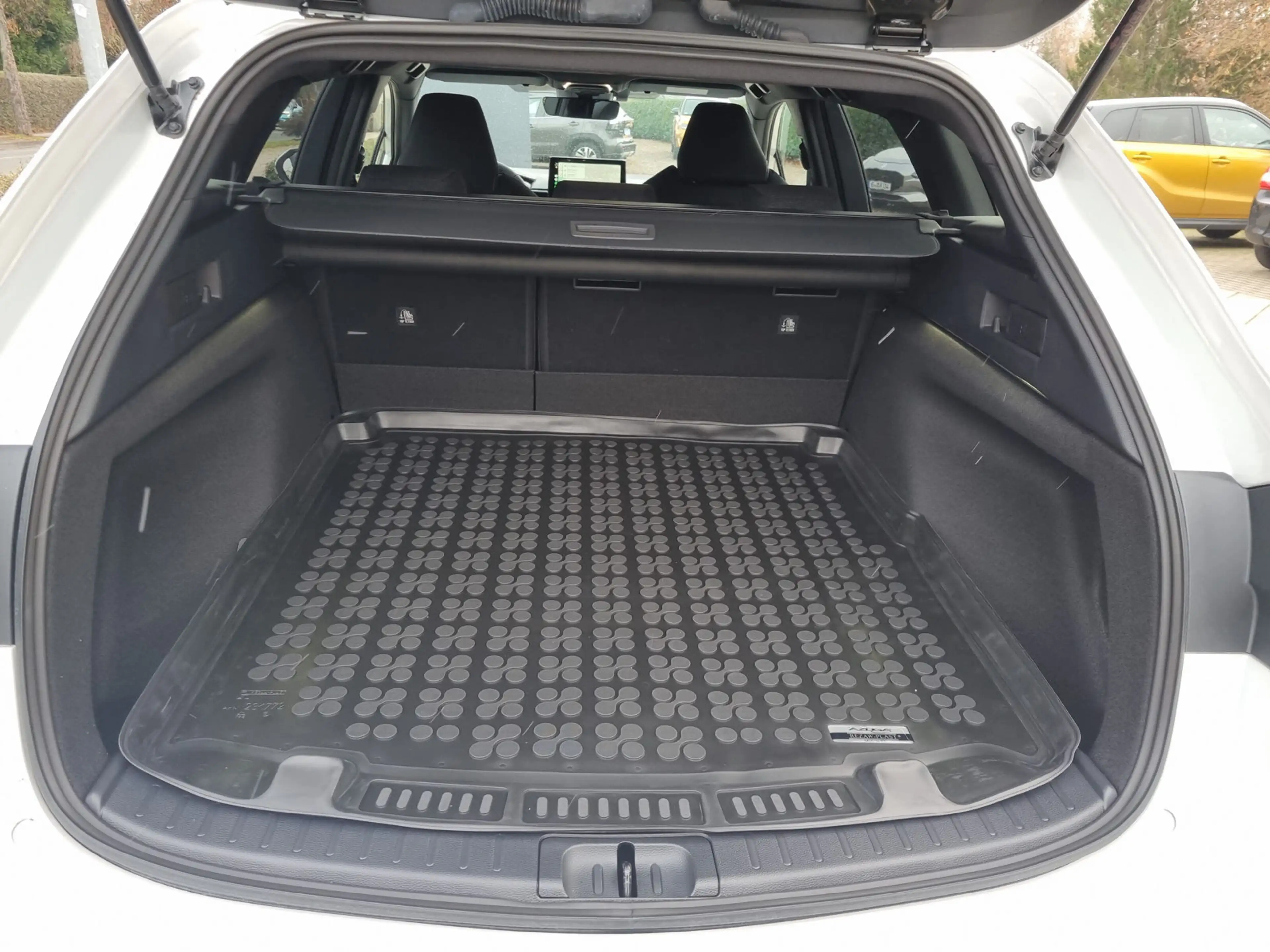 Suzuki Swace Automatik Voll-Hybrid Comfort+ *LED* — photo 11