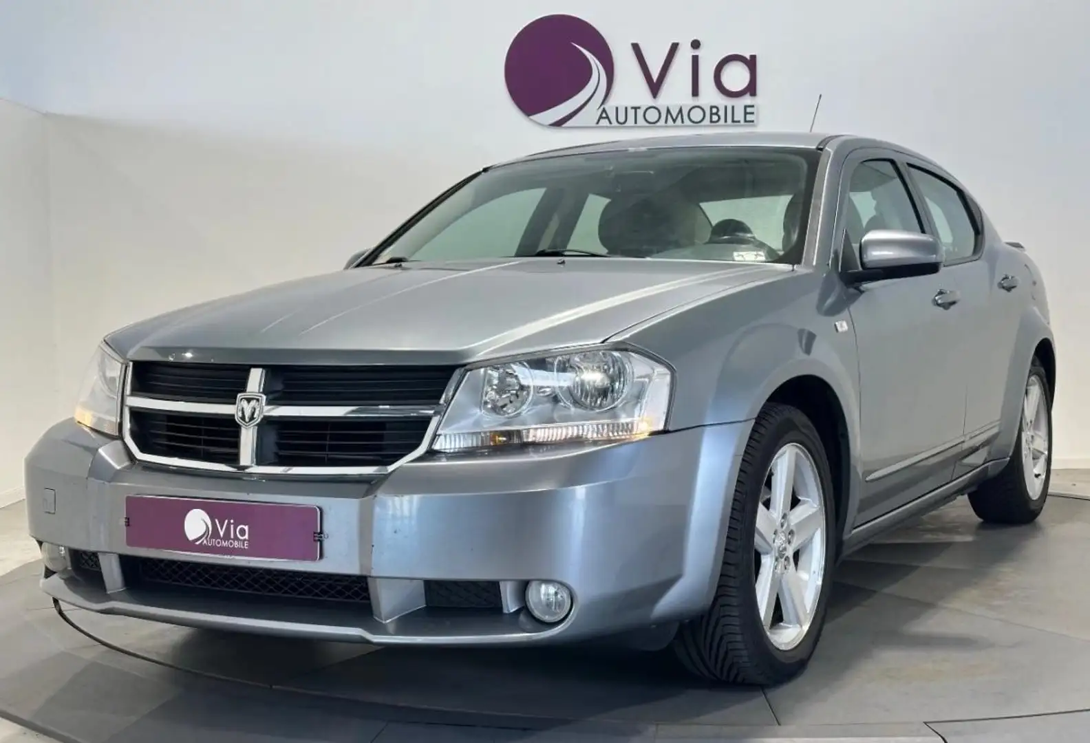 Dodge Avenger 2.0 CRD 140 SXT SPORT, sieges chauffant, camera de recul Grau - 1
