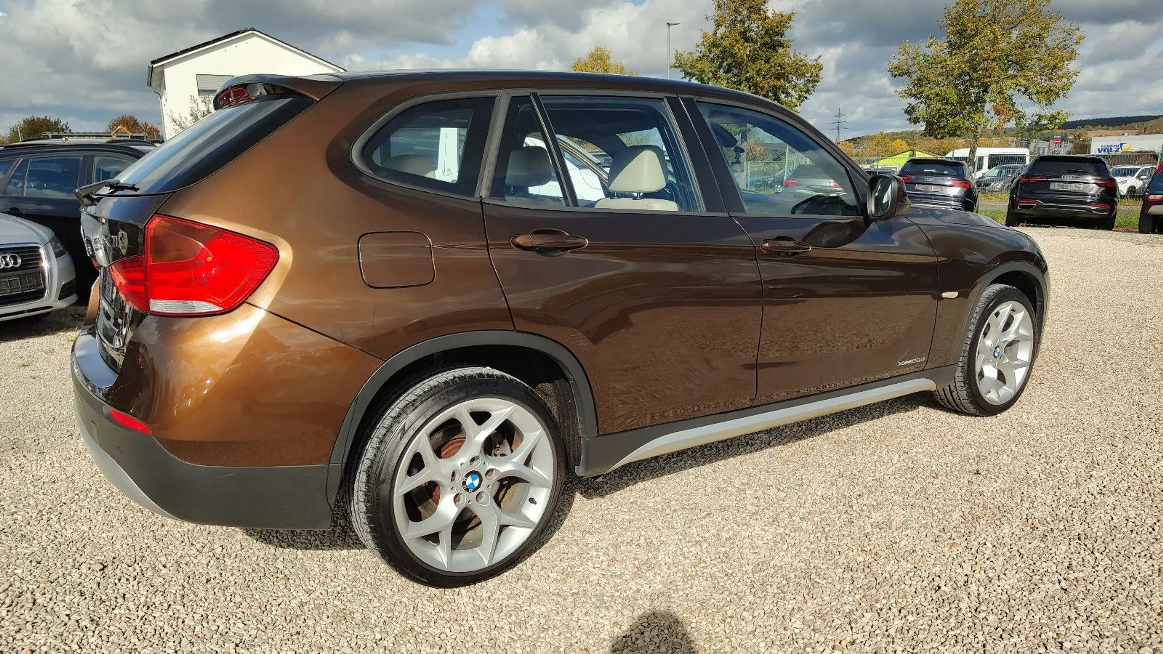BMW X1 xDrive 20d 4x4* Leder* 18"Zoll* AHK*Wenig KM* — photo 9