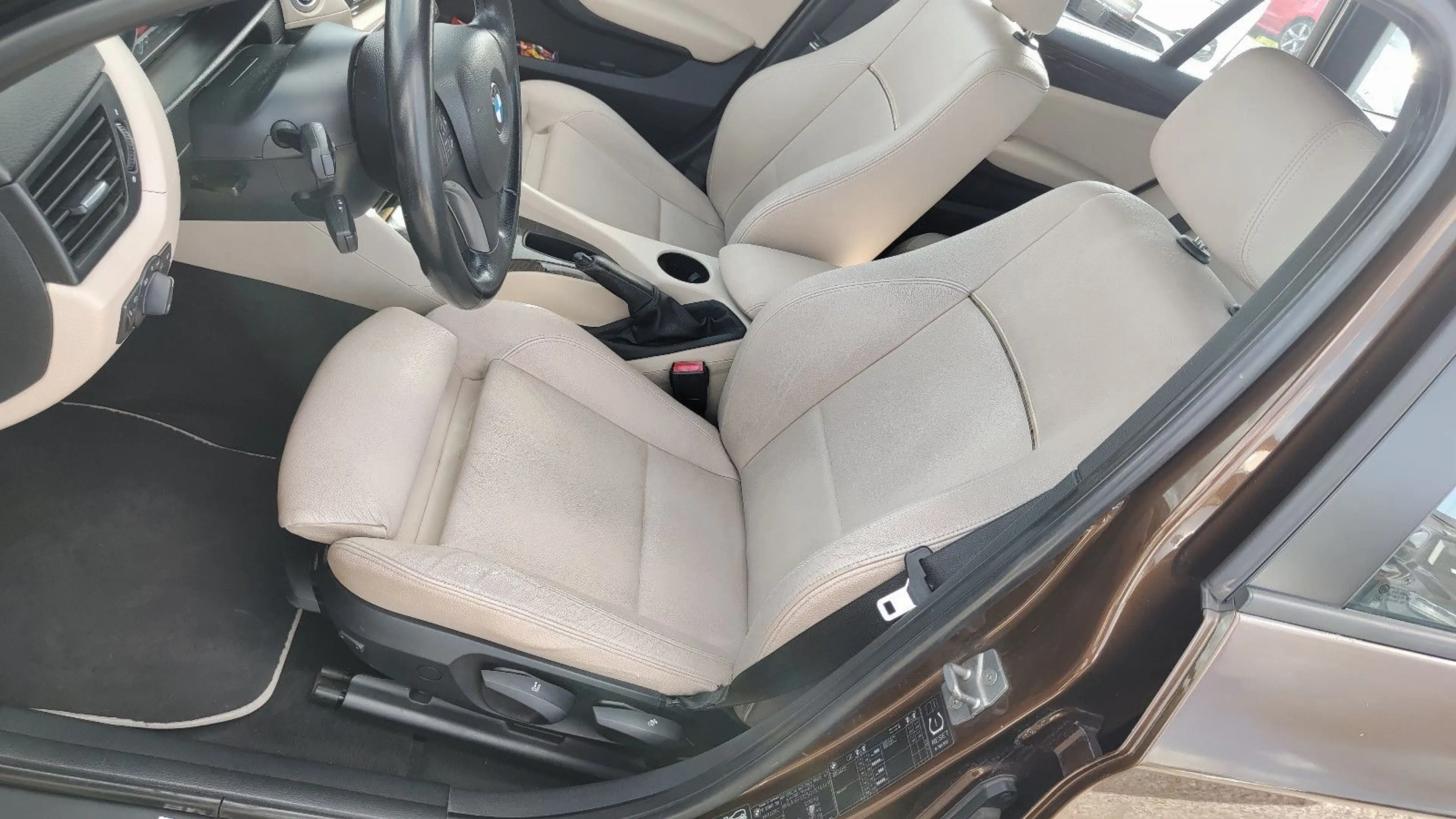 BMW X1 xDrive 20d 4x4* Leder* 18"Zoll* AHK*Wenig KM* — photo 22