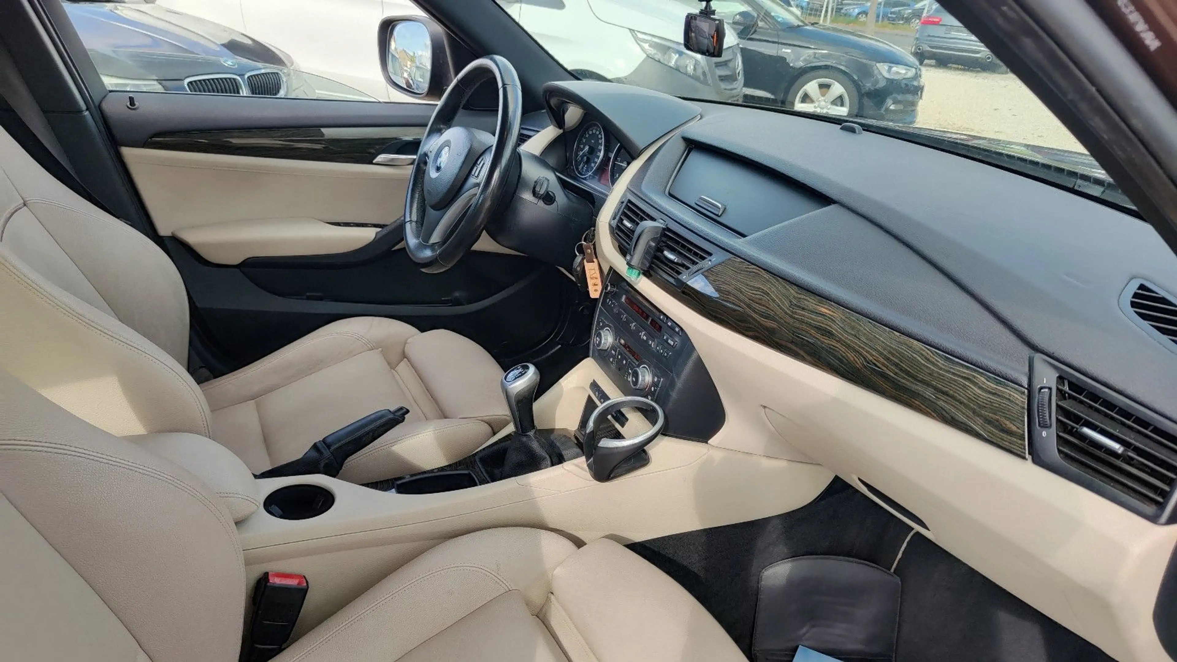 BMW X1 xDrive 20d 4x4* Leder* 18"Zoll* AHK*Wenig KM* — photo 33