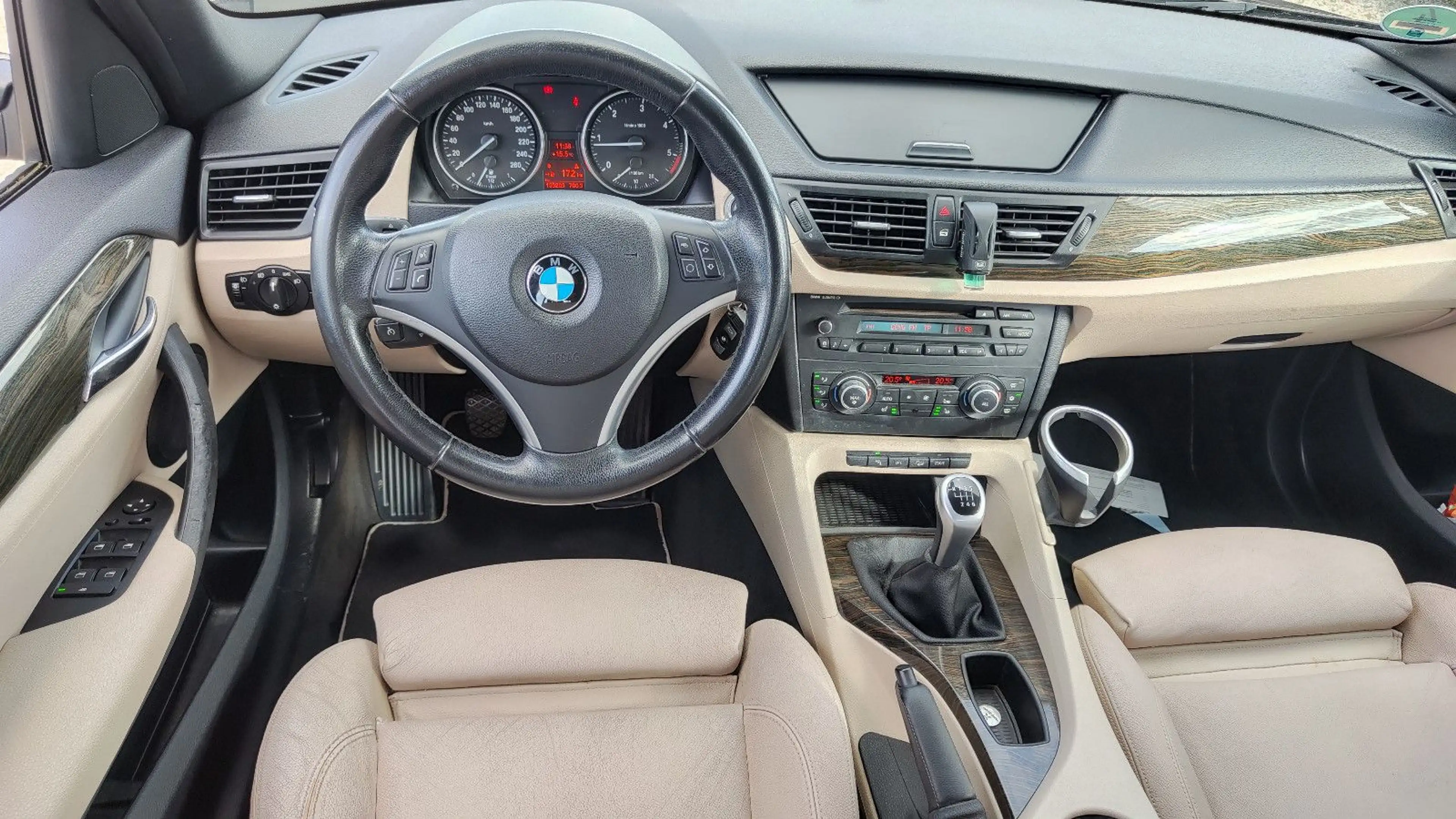 BMW X1 xDrive 20d 4x4* Leder* 18"Zoll* AHK*Wenig KM* — photo 25