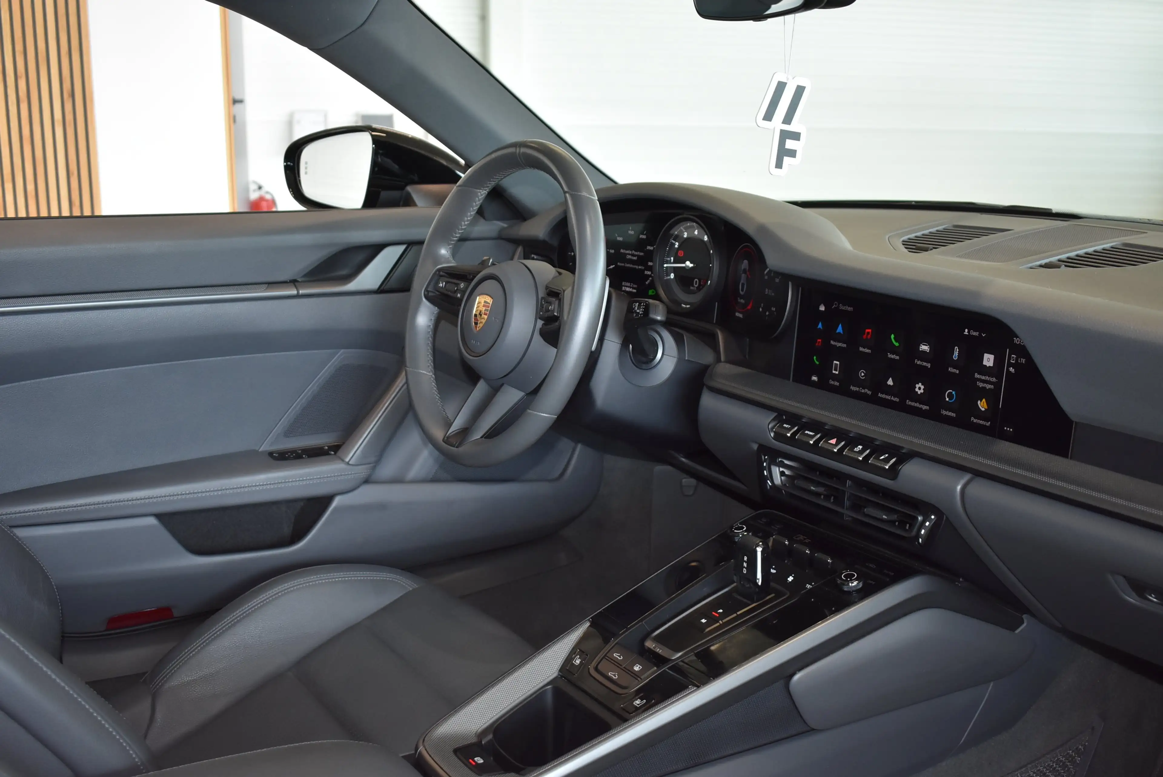 Porsche 911 Carrera 4  //Approved — photo 18