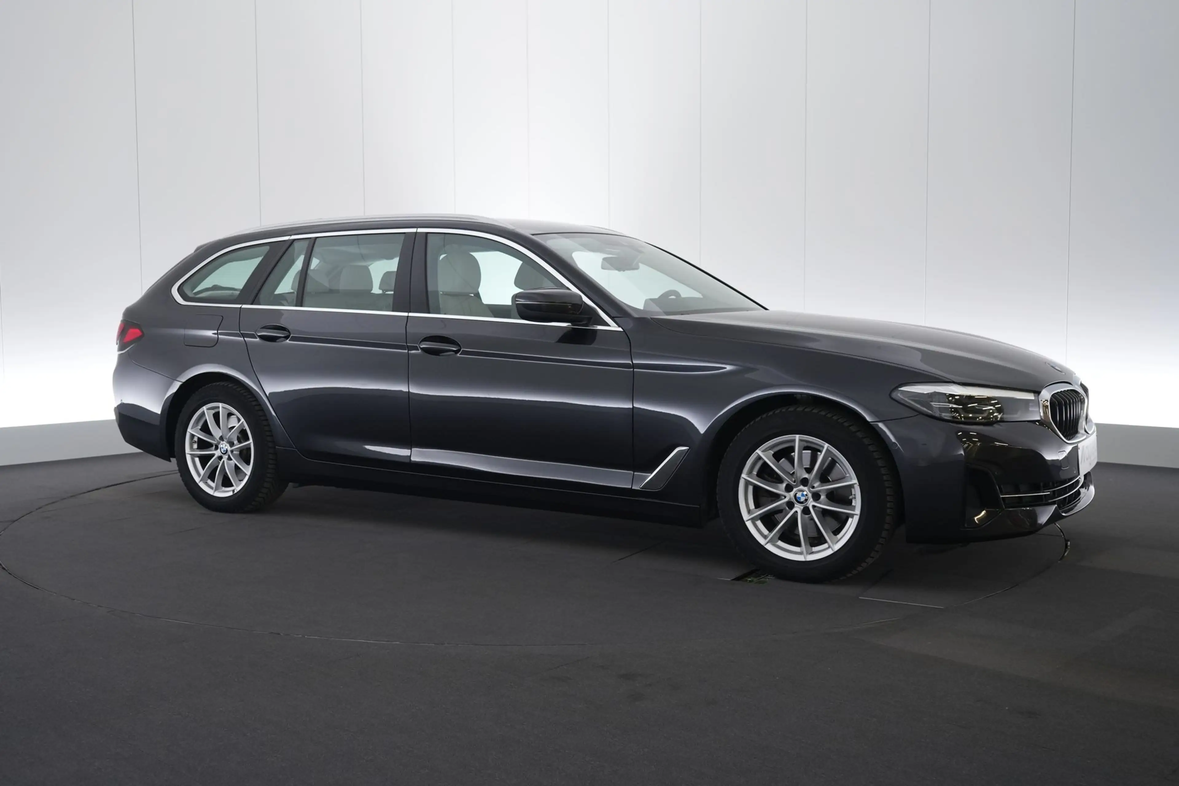 BMW 520 5 Touring 520iA MHEV Business LEDER/CUIR LED GPS P — photo 4