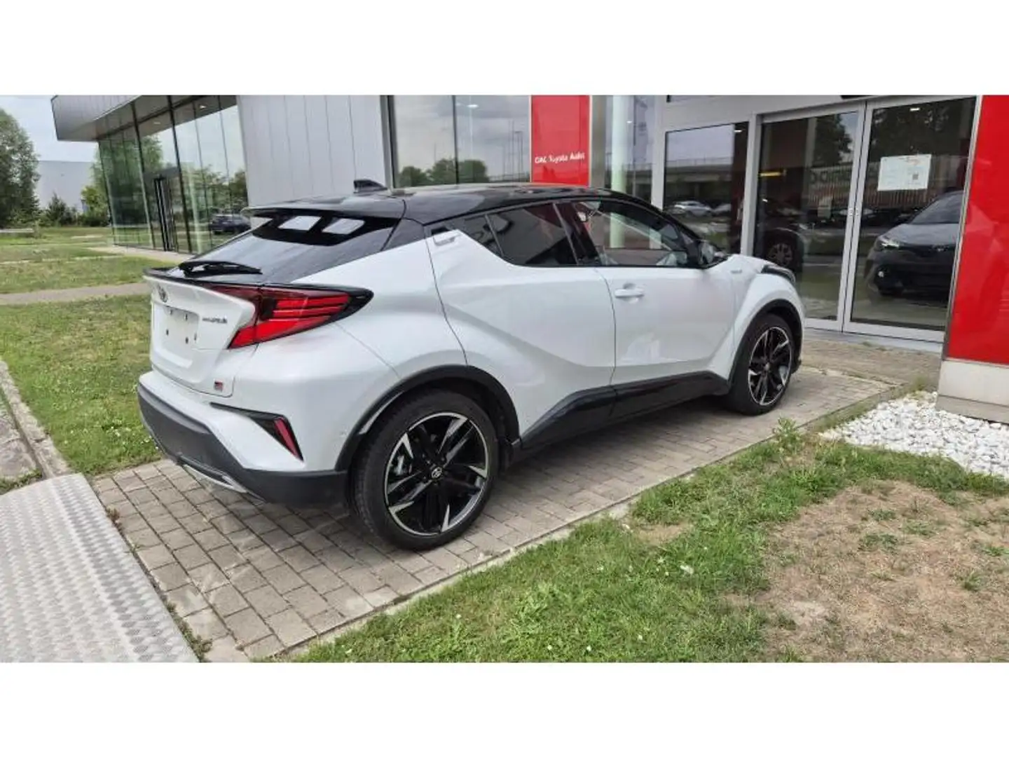 Toyota C-HR GR Sport Blanc - 2