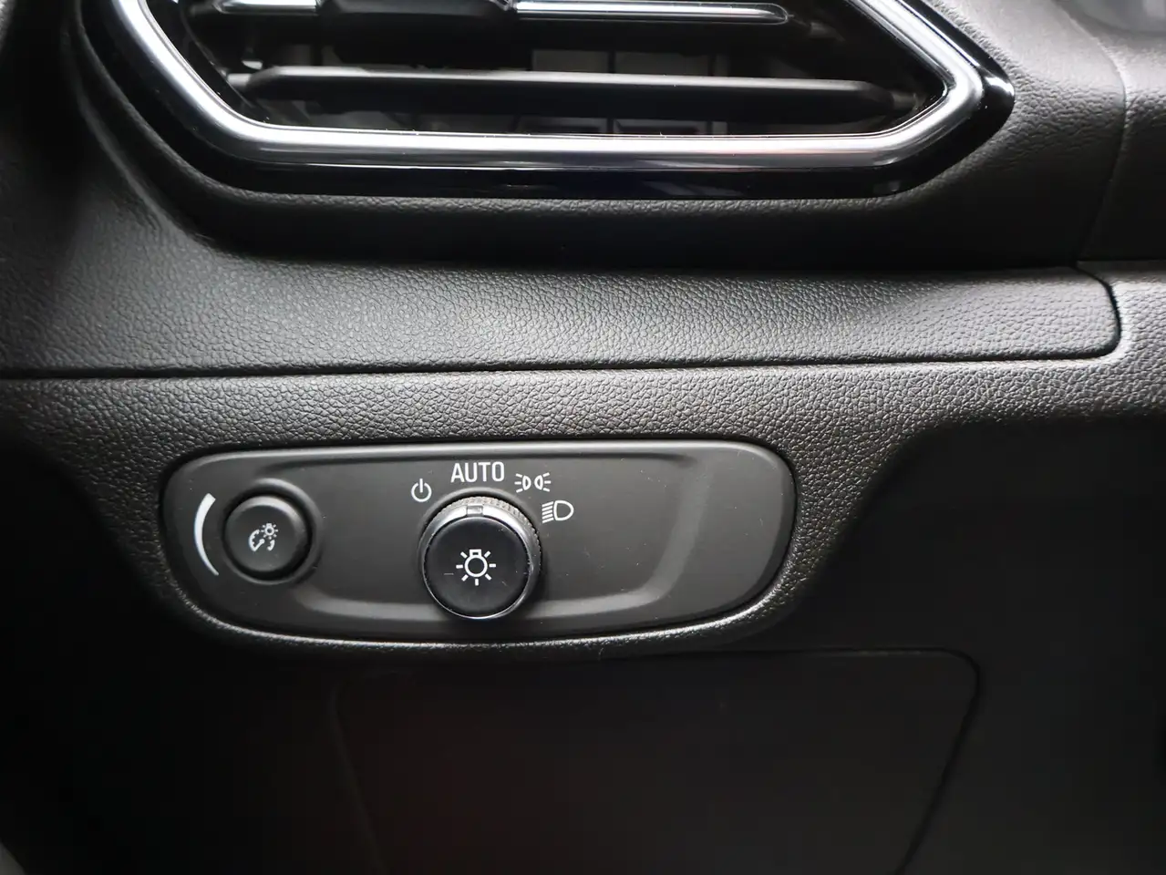 Chevrolet Bolt снимка Chevrolet Bolt
