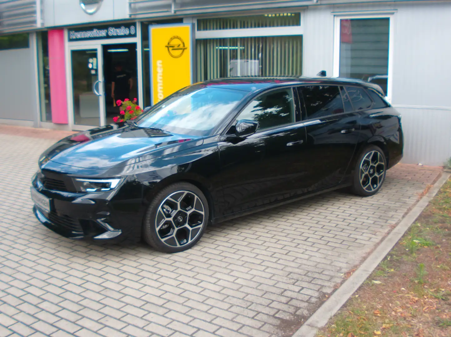 Opel Astra Sports Tourer 1.2 Turbo Automatik Ultimate Schwarz - 1