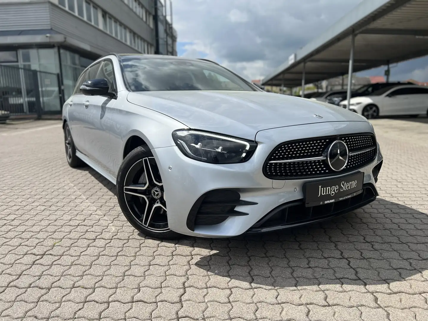 Mercedes-Benz E 200 E 200 d T AMG+Night+Pano+Distronic+CarPlay+360°+ Silber - 2