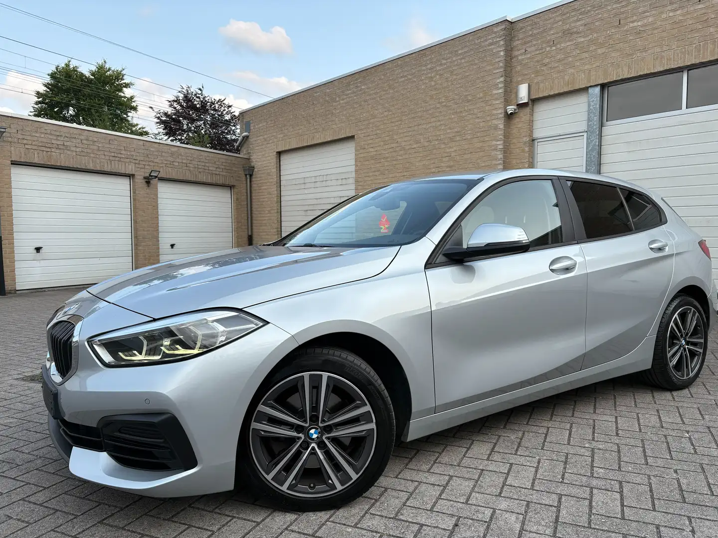 BMW 116 116d Automaat / Sport Line / 12 Maanden Garantie / Zilver - 2
