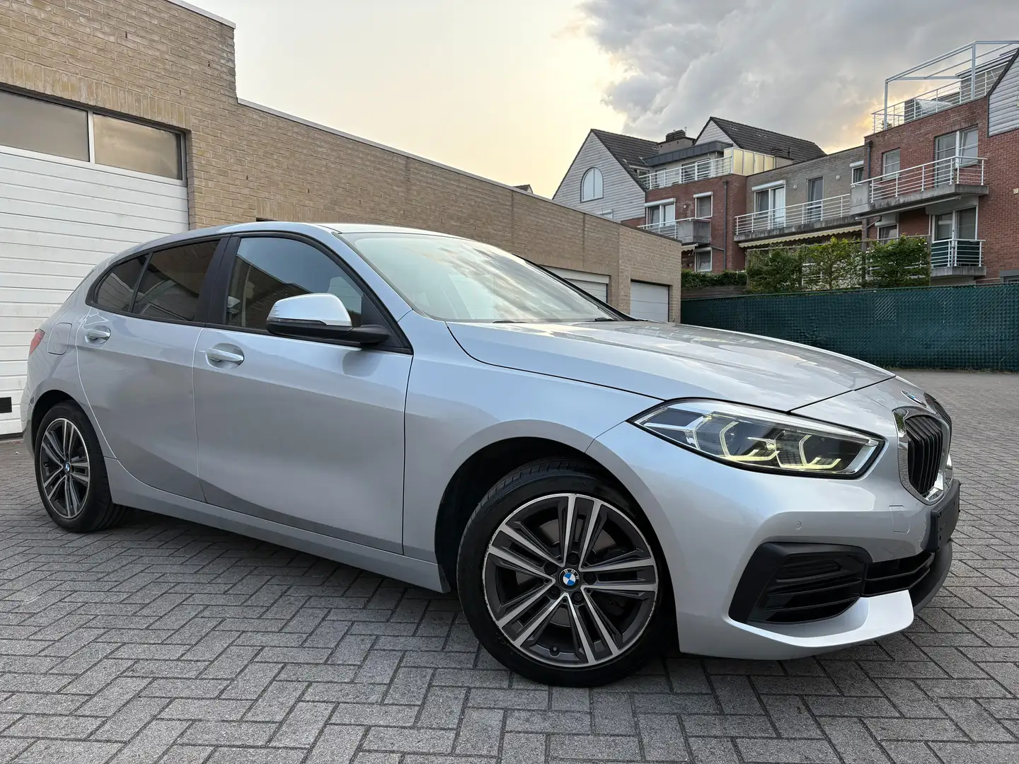 BMW 116 116d Automaat / Sport Line / 12 Maanden Garantie / Zilver - 1