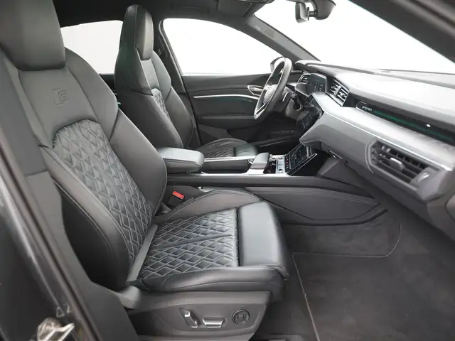 Audi E-Tron view 3