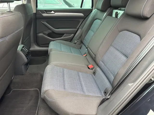 Volkswagen Passat view 14