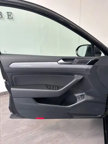 Volkswagen Passat view 9
