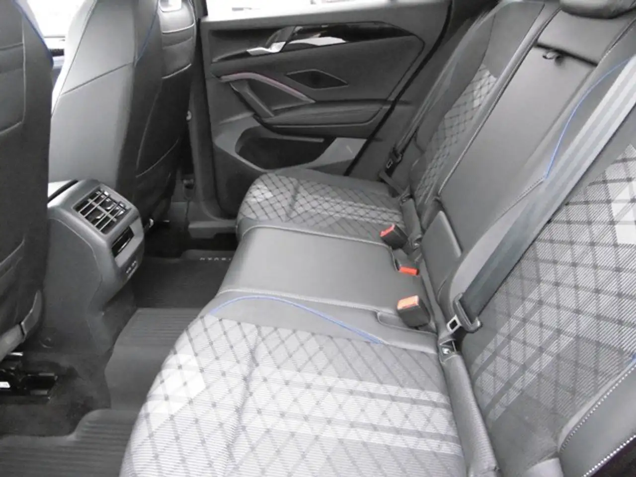 Volkswagen Tiguan 2.0 TDI DSG R-Line Garantie-02.2029! Klima Navi, миниатюра 8
