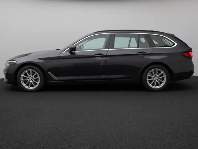 BMW 5 Series view 11