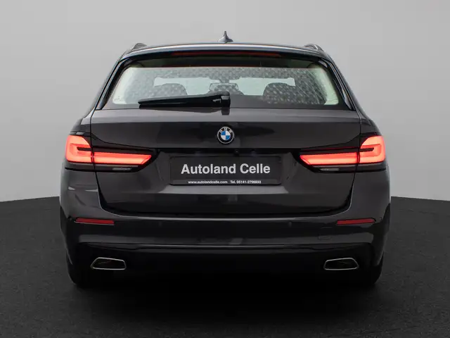 BMW 5 Series view 8