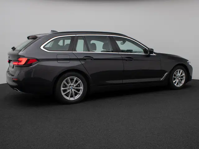 BMW 5 Series view 6