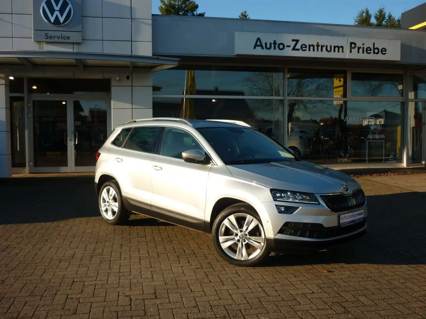 Skoda Karoq Style 4x4 DSG 2,0l TDI+Navi+AHK+Sitzh.+PDC Argent - 1