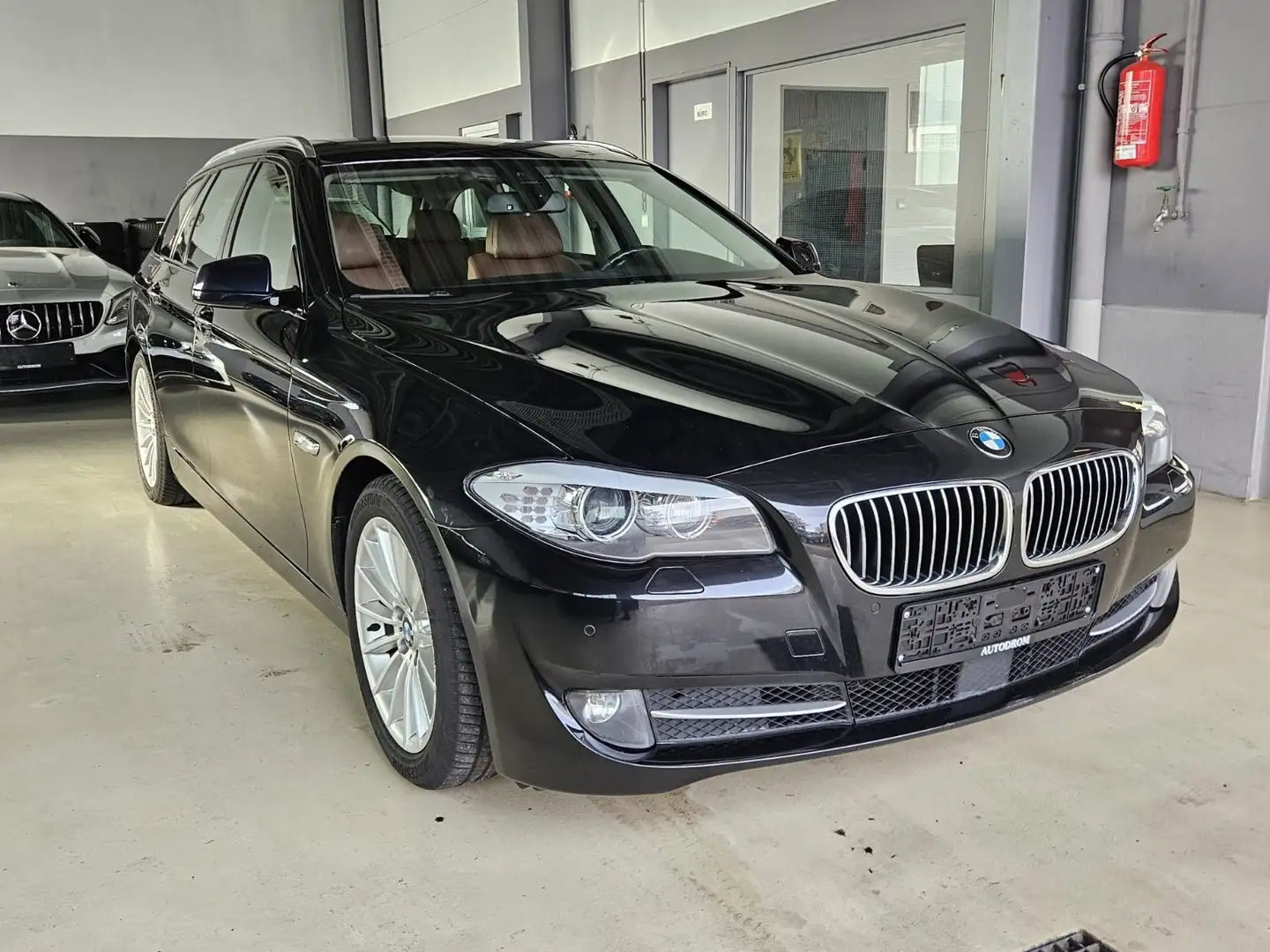 BMW 530 d Touring+Leder+Head-Up+Kamera+Soft-Close Zwart - 1