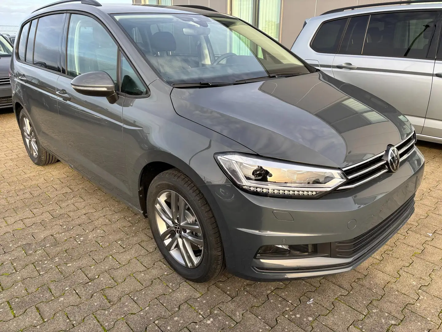 Volkswagen Touran Limited 1.5 TSI 150 PS, 17" Alu, GRAU-Metallic,... Grau - 1