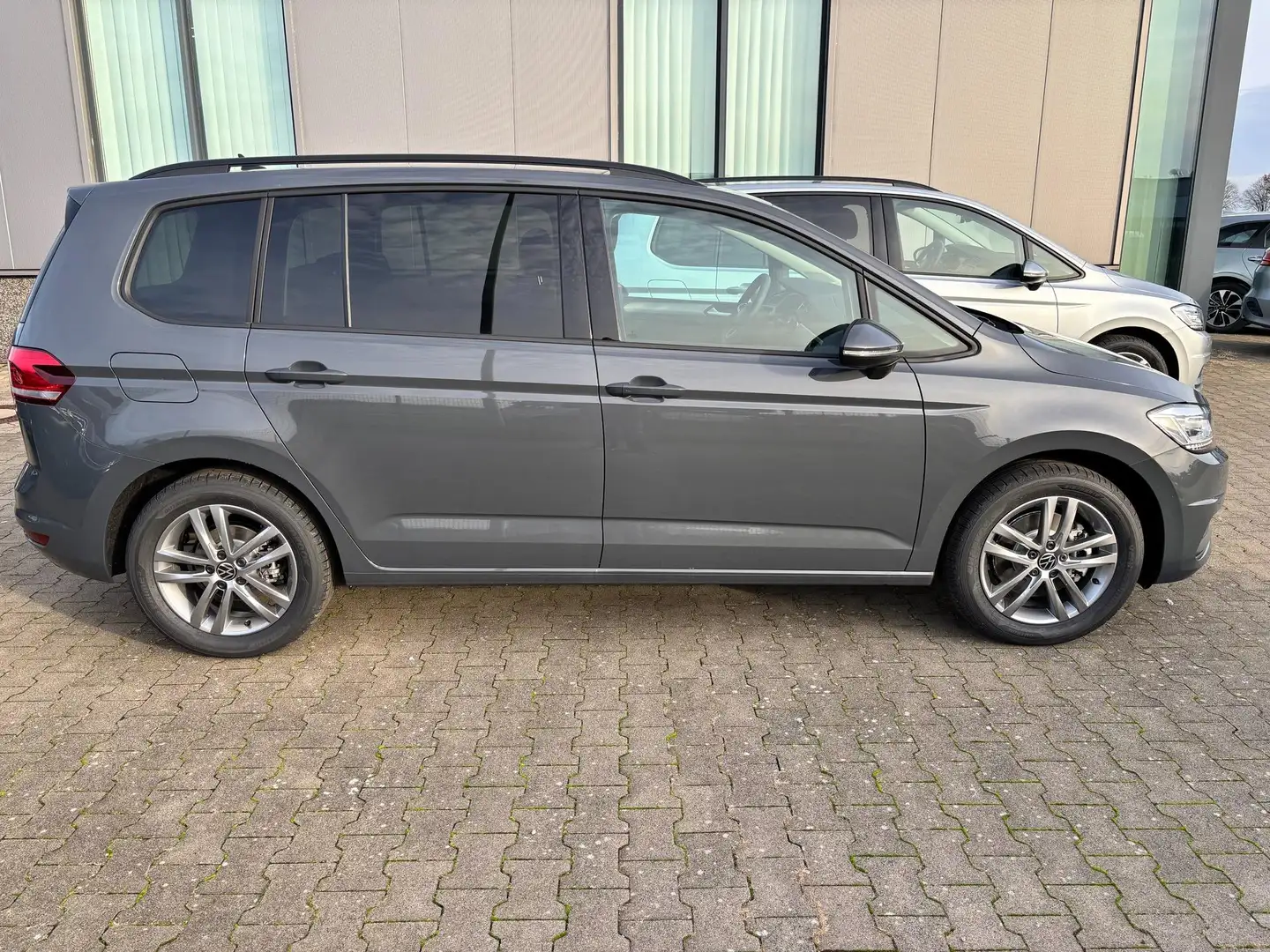 Volkswagen Touran Limited 1.5 TSI 150 PS, 17" Alu, GRAU-Metallic,... Grau - 2