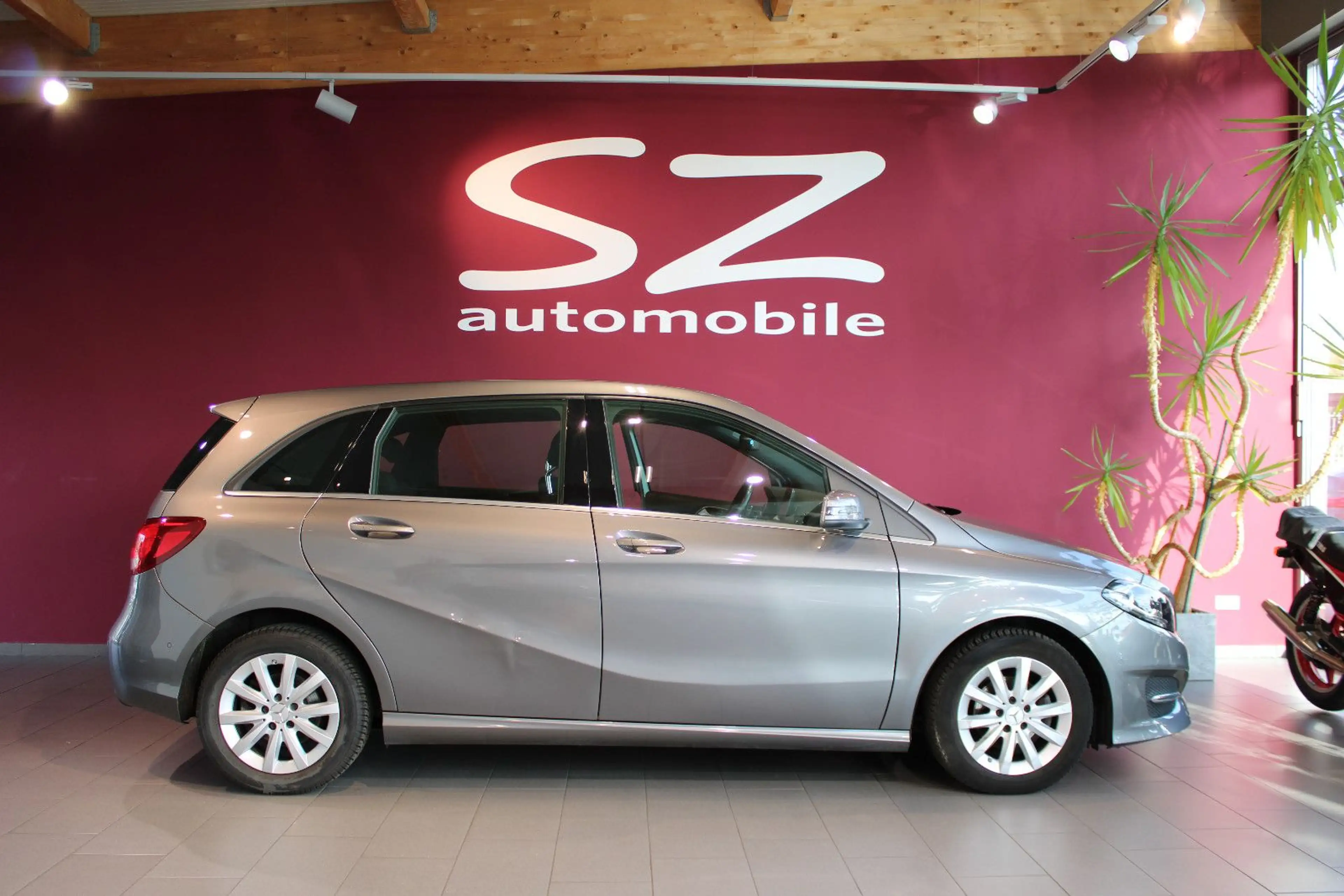 Mercedes-Benz B 180 CDI Navi SHZ AHK Klima — photo 11