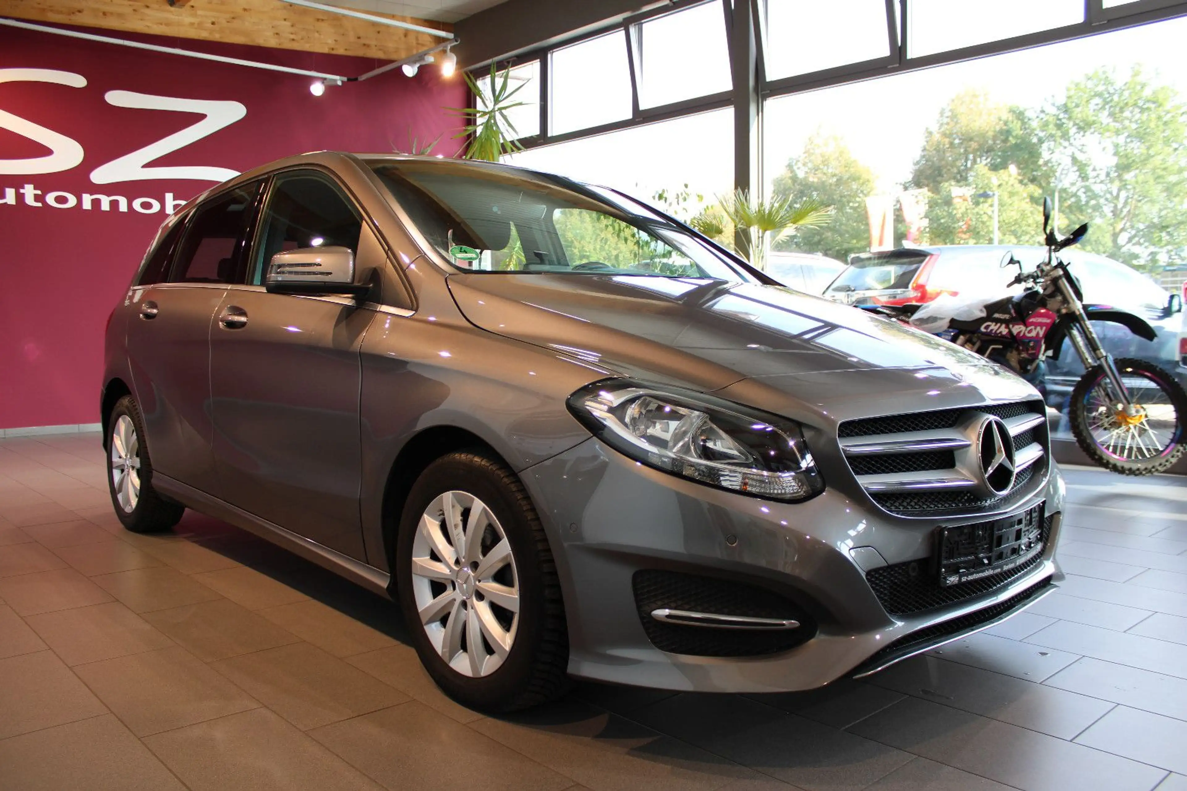 Mercedes-Benz B 180 CDI Navi SHZ AHK Klima