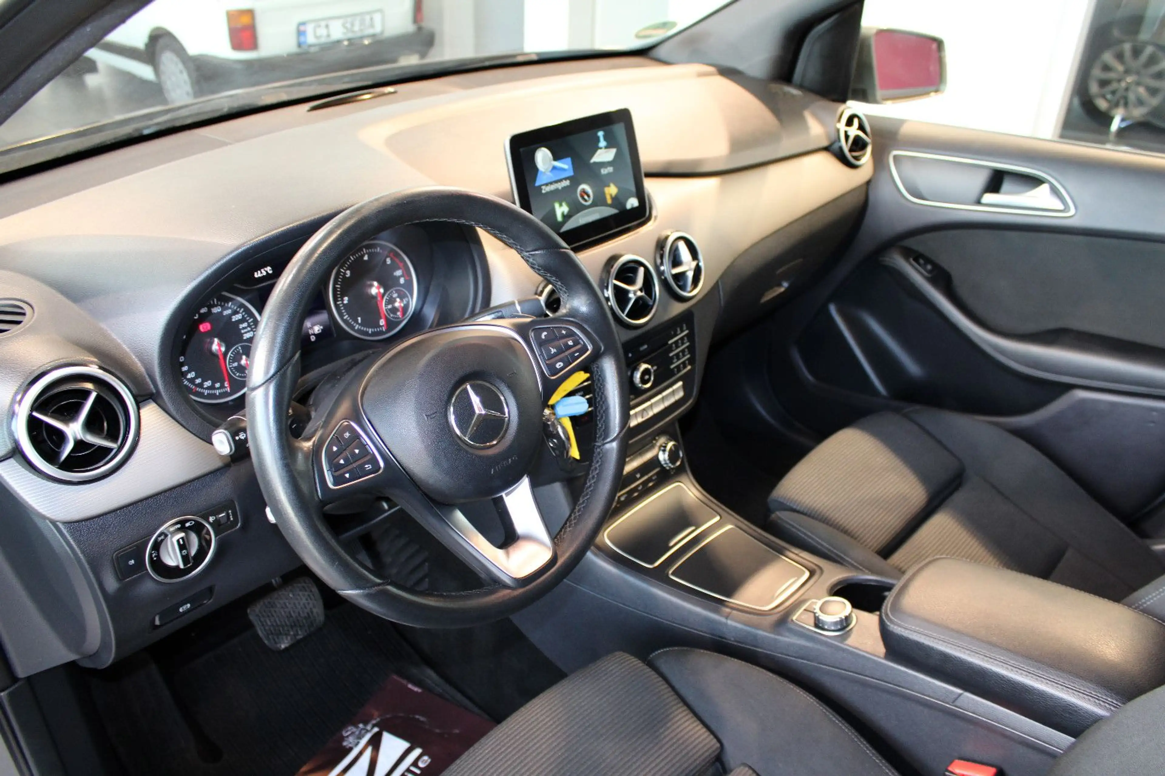 Mercedes-Benz B 180 CDI Navi SHZ AHK Klima — photo 13
