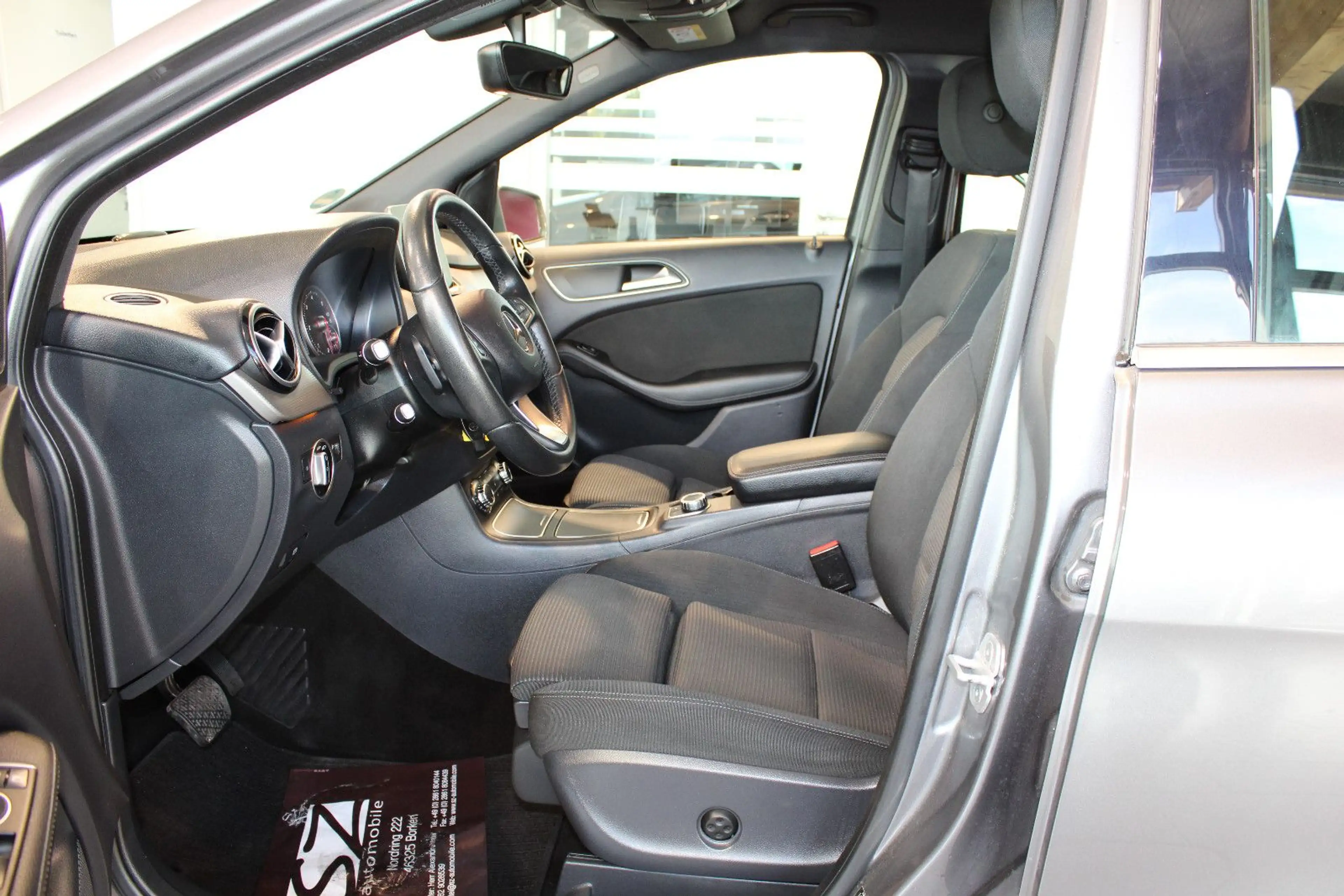 Mercedes-Benz B 180 CDI Navi SHZ AHK Klima — photo 12