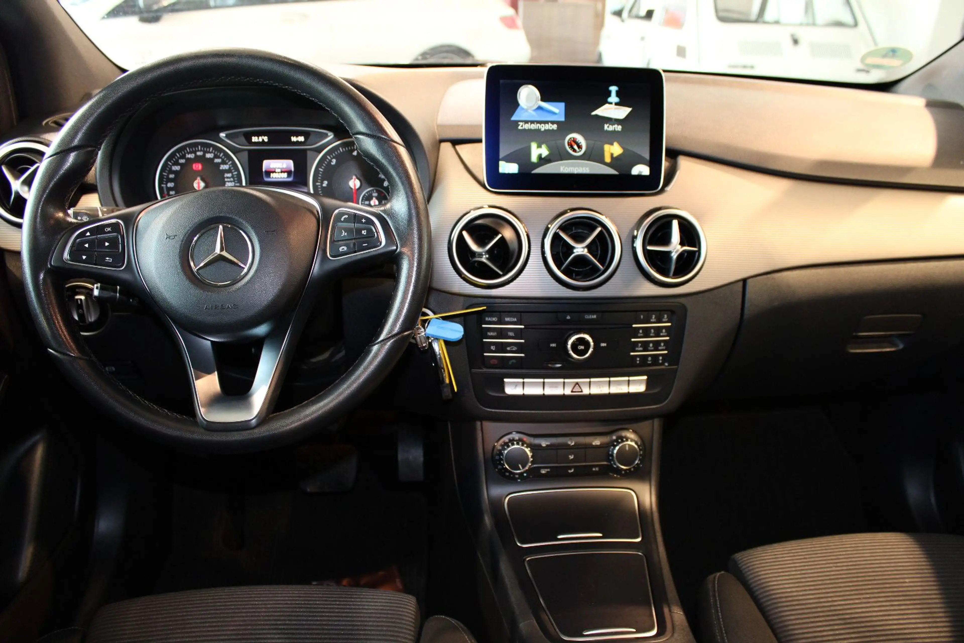 Mercedes-Benz B 180 CDI Navi SHZ AHK Klima — photo 15