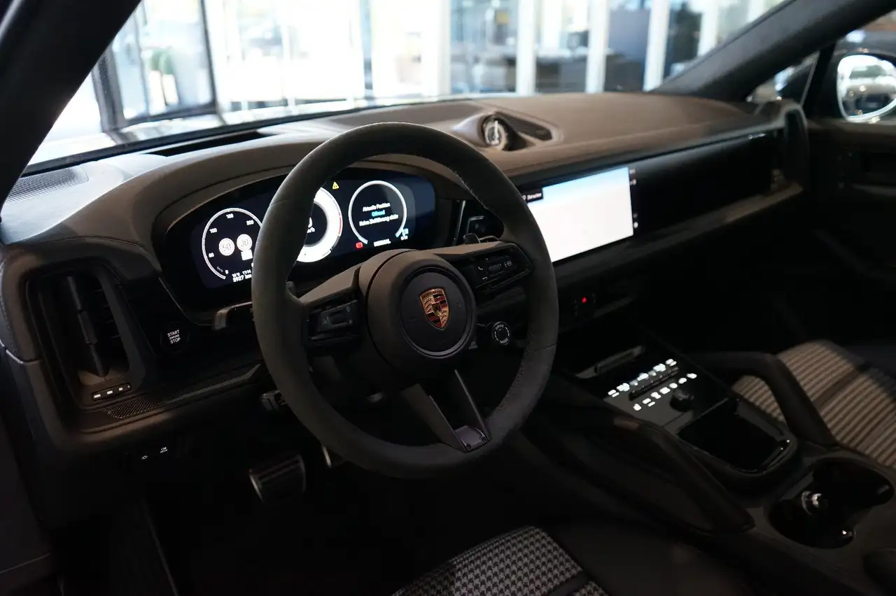 Porsche Cayenne GTS Coupe | Leichtbau Sport-Paket Carbon 11