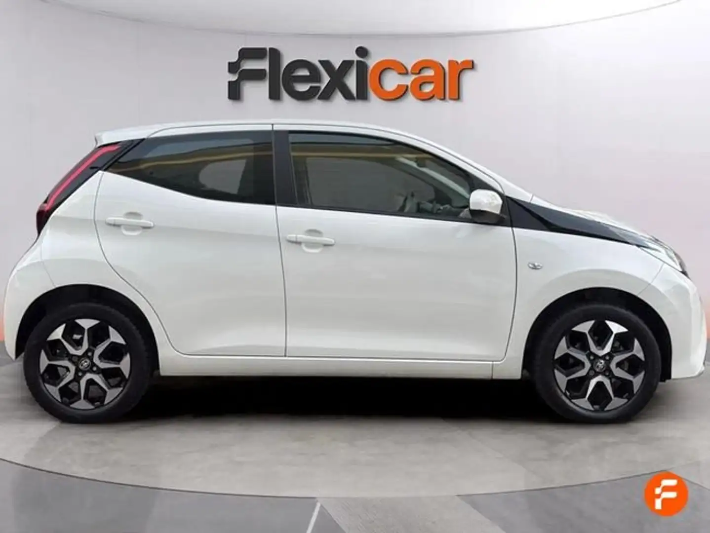 Toyota Aygo 70 x-play Blanco - 2