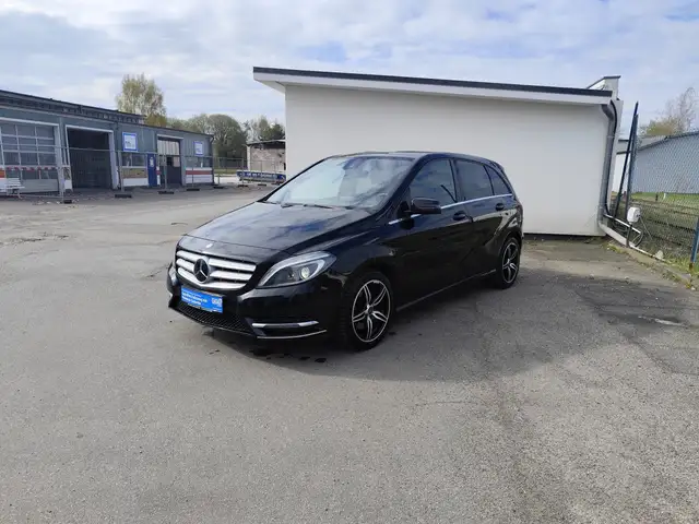 Mercedes-Benz B 250 Automatik /AHK / Rückfahrkamera / Klima / Sitzheizung / Bi-Xenon / Scheckheft