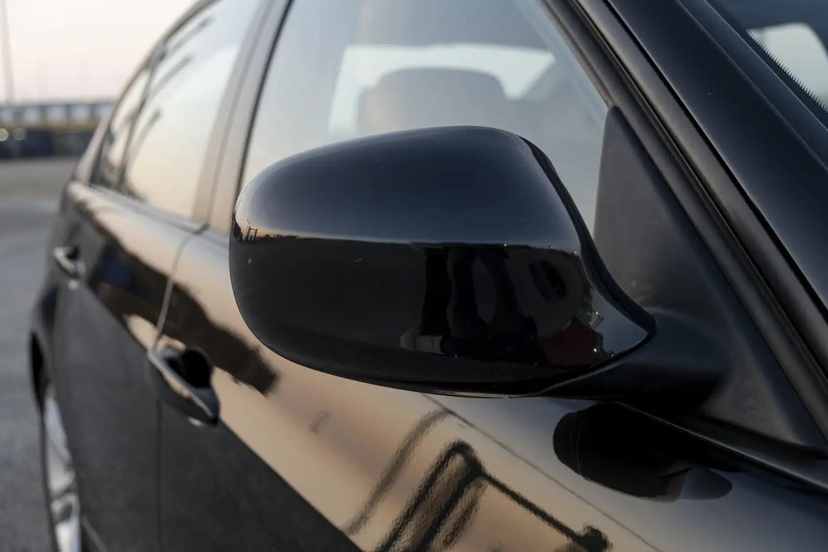 BMW 330 BMW 3-serie 2.0 l 318 / 2010 / Zwart / Nieuwe APK Zwart - 2