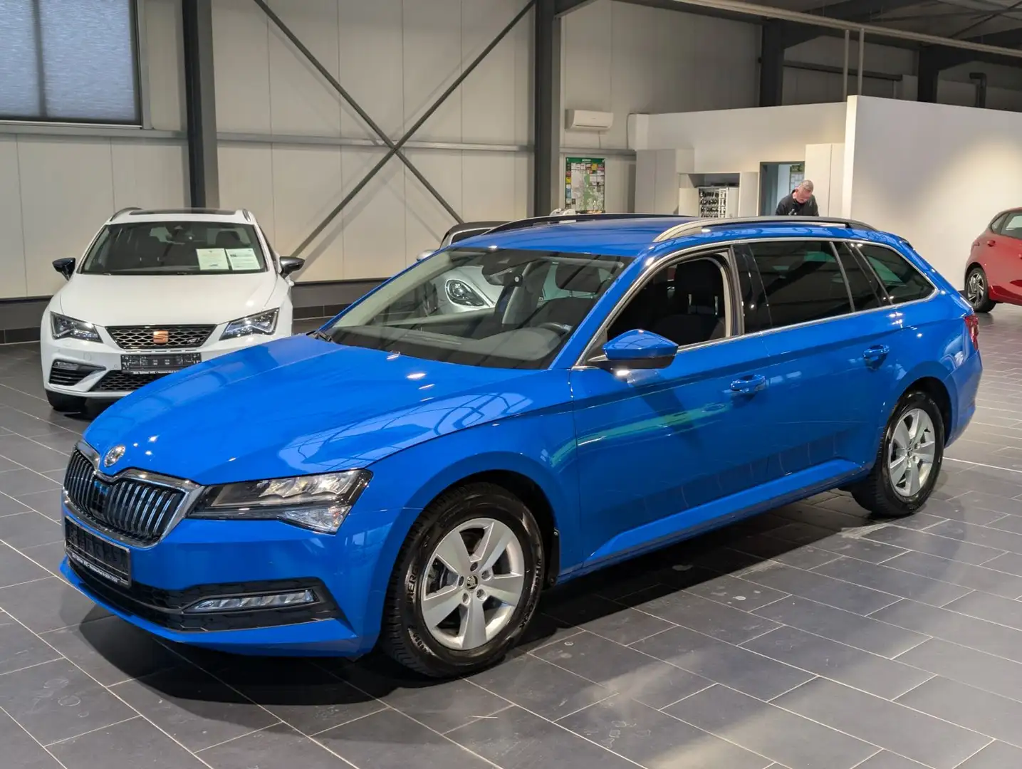 Skoda Superb Combi 2.0 TDI DSG Ambition Bleu - 1