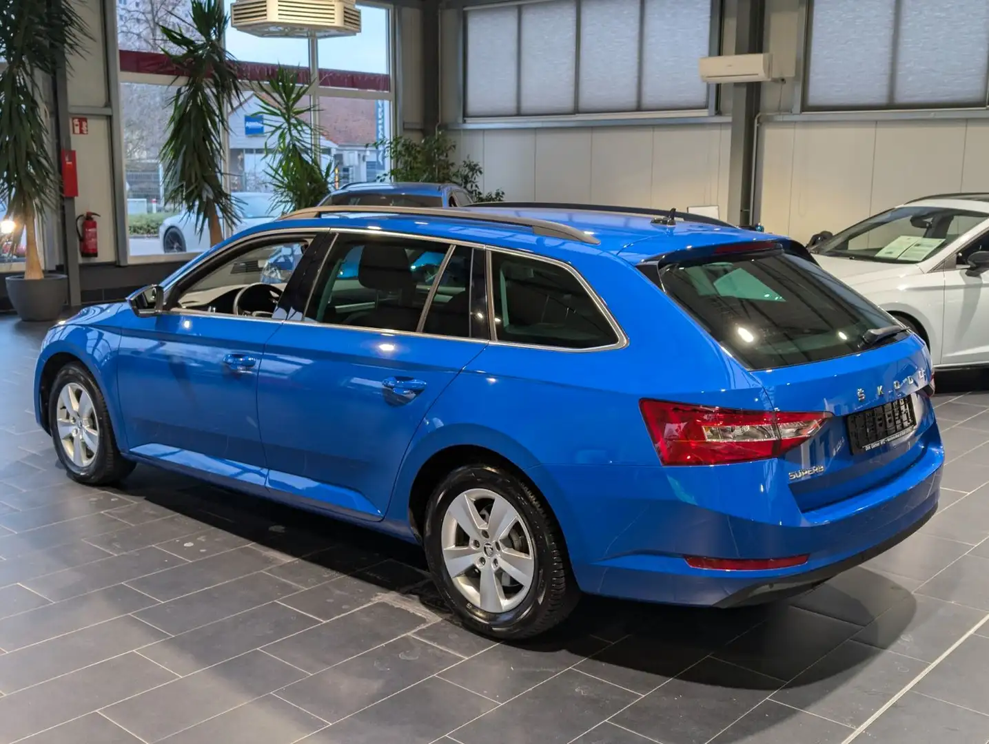 Skoda Superb Combi 2.0 TDI DSG Ambition Bleu - 2