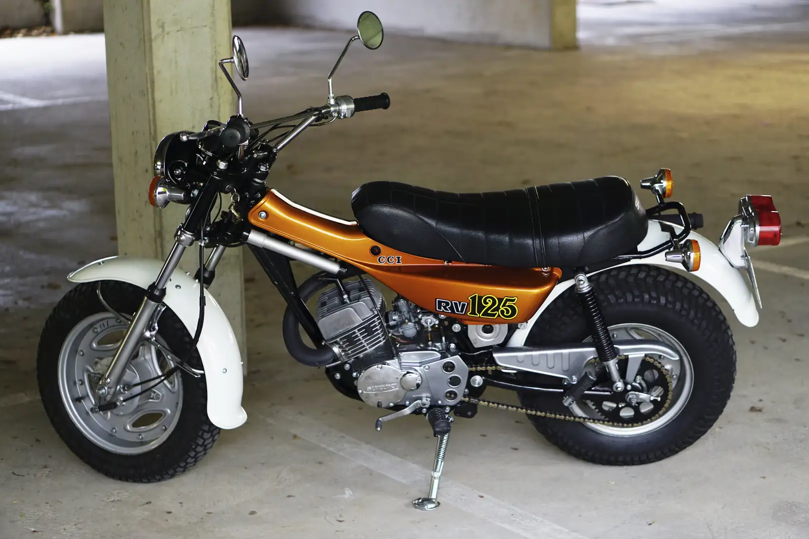 Suzuki RV 125 Oranje - 2