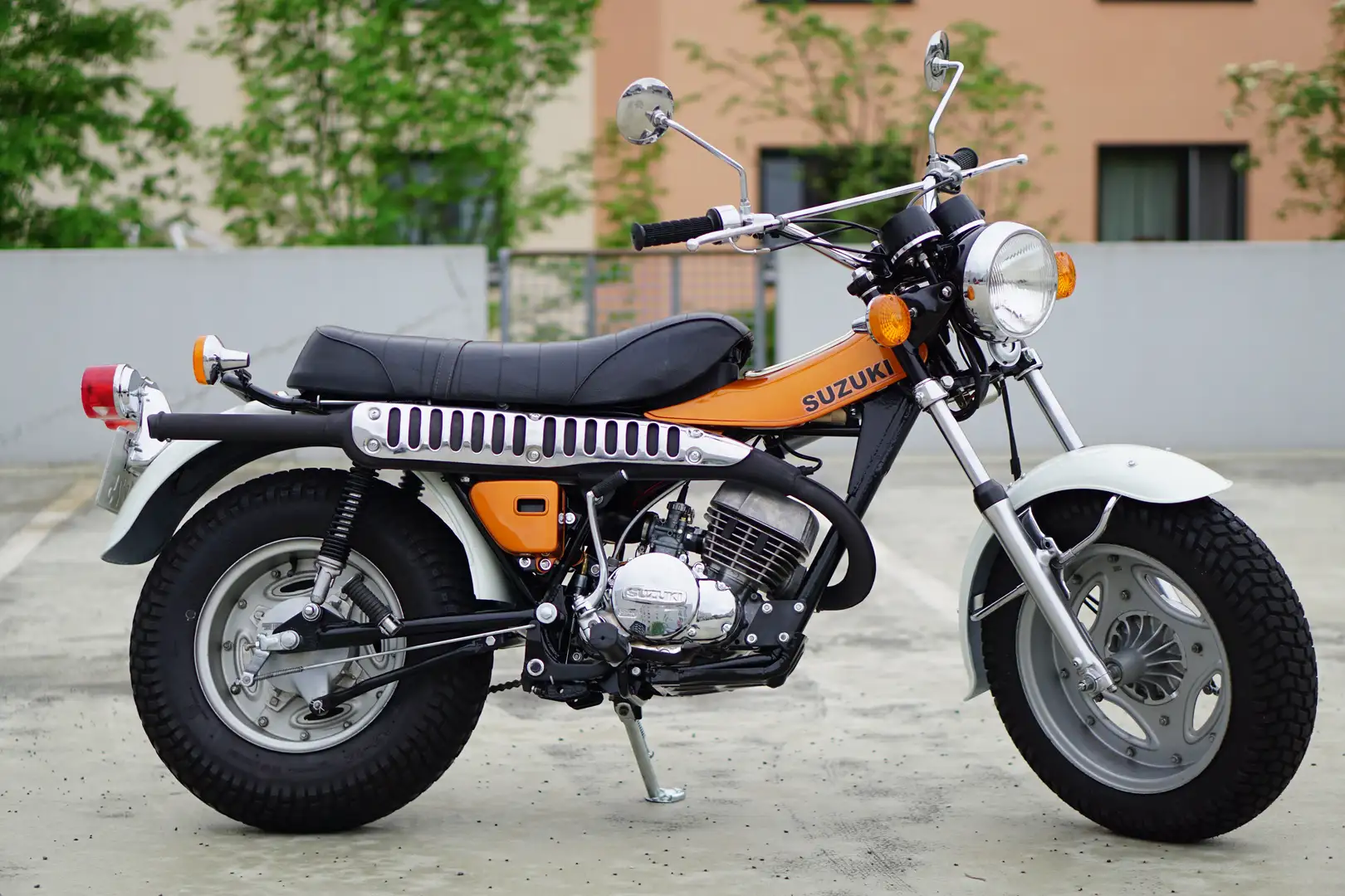 Suzuki RV 125 Oranje - 1