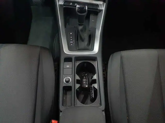 Audi Q3 view 10