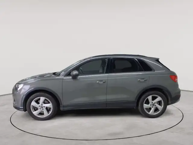 Audi Q3 view 6