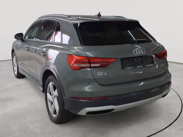 Audi Q3 view 5