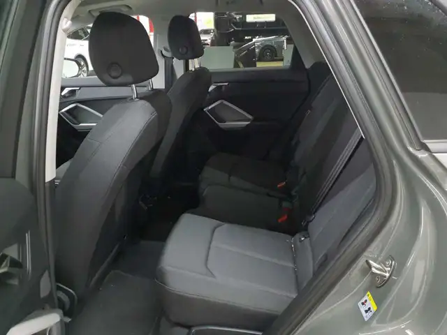 Audi Q3 view 13