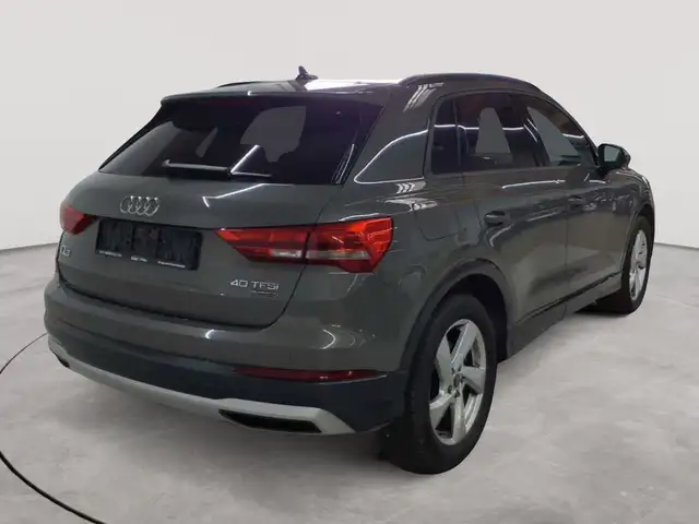 Audi Q3 view 4