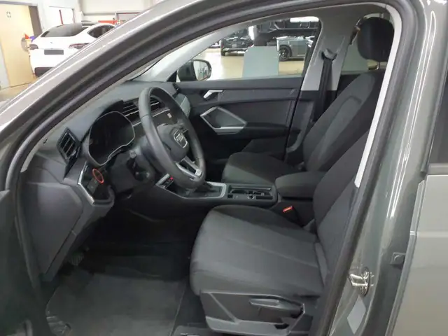 Audi Q3 view 7