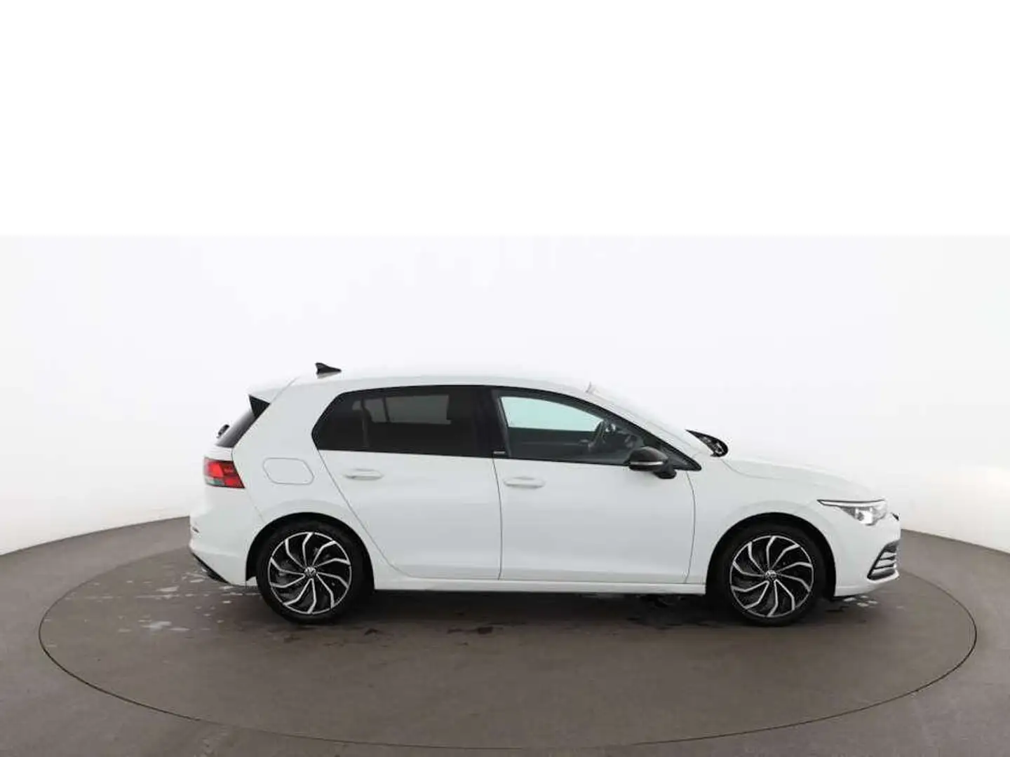 Volkswagen Golf VIII 2.0 TDI Active Aut LED AHK RADAR NAVI Weiß - 2