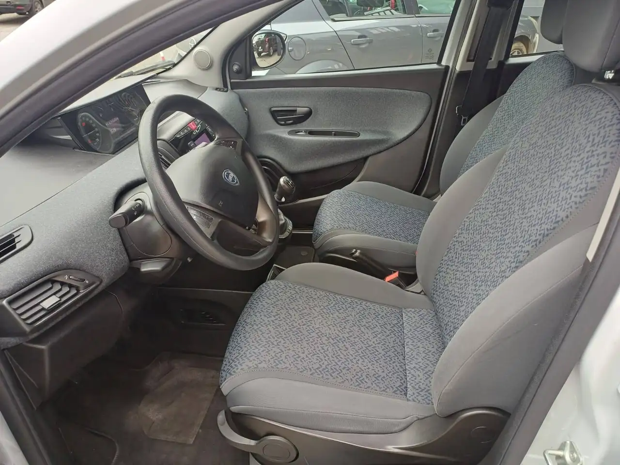 Lancia Ypsilon 2021 — фото 10
