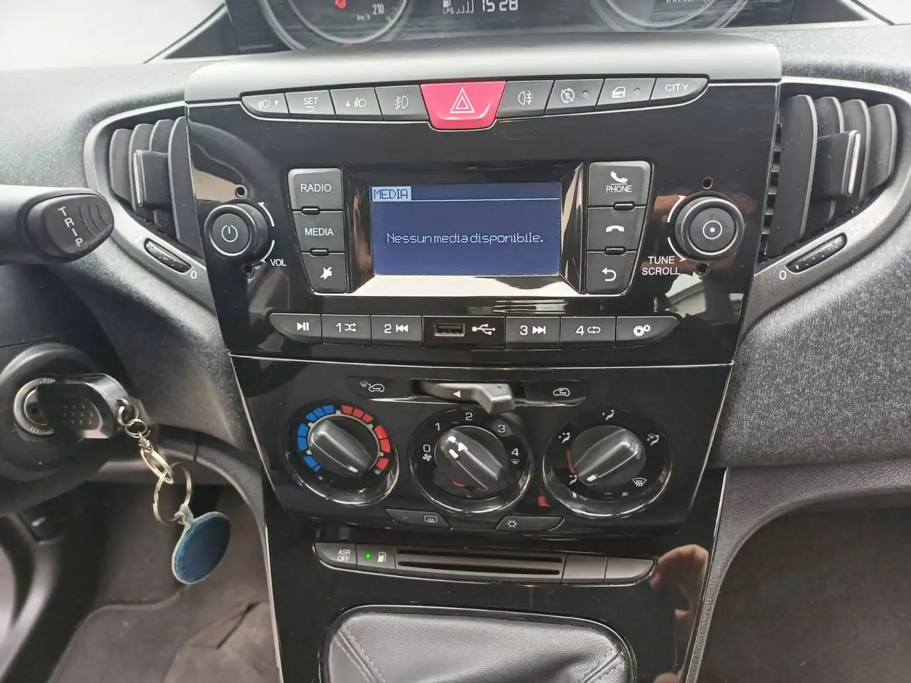 Lancia Ypsilon 2021 — фото 13