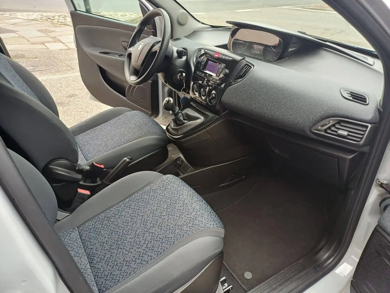 Lancia Ypsilon 2021 — фото 12