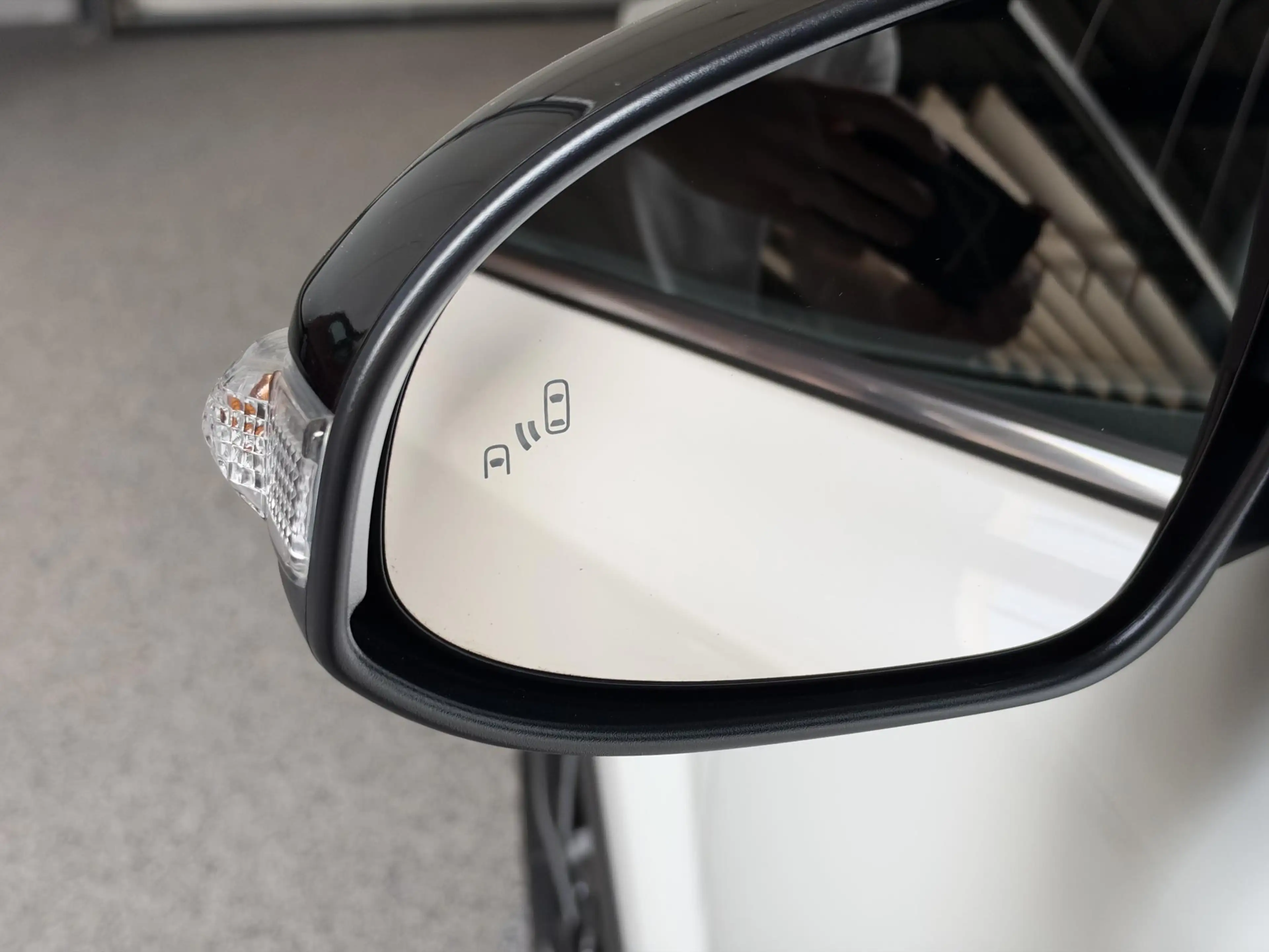 Toyota C-HR 1.8 Hybrid Style — photo 20